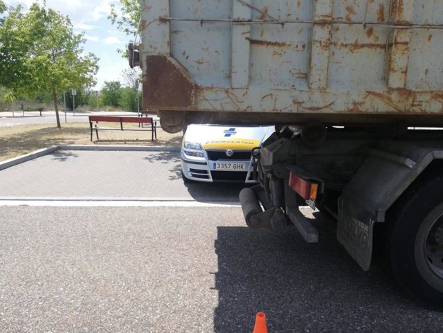 La Policía de Valladolid denuncia a más de la mitad de los vehículos controlados en la campaña de seguridad vial laboral