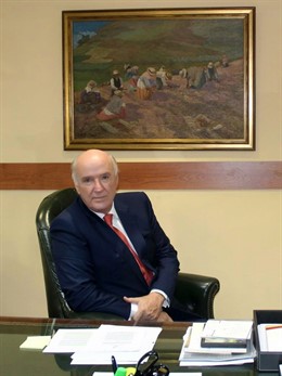 José Antonio García Belaunde, representante en Europa de CAF, condecorado con la Gran Cruz de la Orden al Mérito Civil