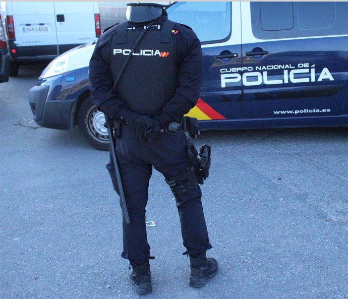 Valencia.- Sucesos.- Tres detenidos acusados de 11 robos con el método del 'tirón' montados en motos