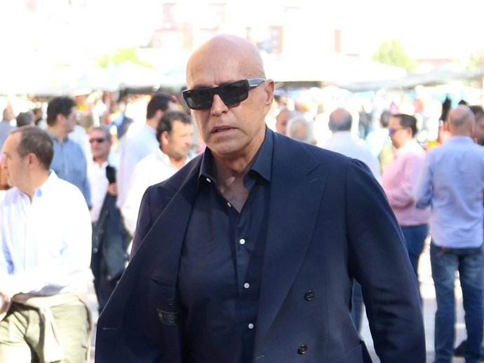 Kiko Matamoros acude sin su inseparable novia a los toros