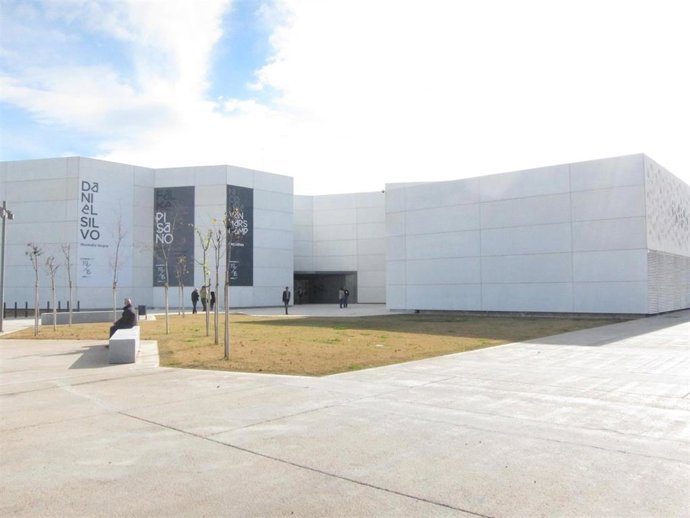 Córdoba.- La chelista Lucy Railton presenta su álbum de debut, 'Paradise 94', este viernes en el C3A