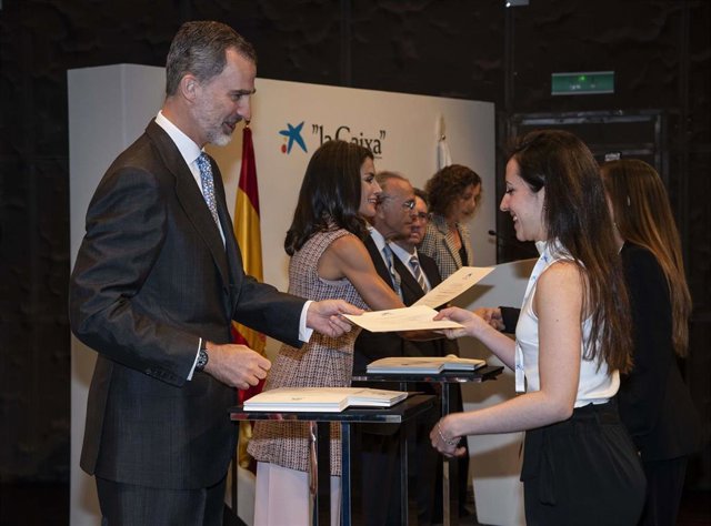 Una estudiante murciana recibe una beca de 'la Caixa' para cursar estudios de posgrado en el extranjero