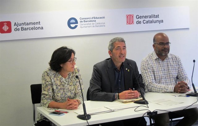 Barcelona abre ocho grupos adicionales de P3 y ESO e incrementa ratio en 142 más