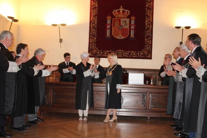 La fiscal superior de Andalucía recibe la Cruz de Honor de San Raimundo de Peñafort en reconocimiento a su trayectoria