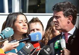 Ciudadanos se desmarca de Valls al rechazar a Colau como alcaldesa y ofrece su a