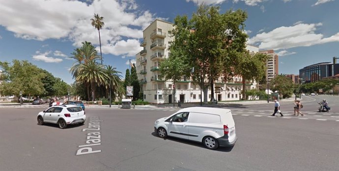 Valencia.- Sucesos.- Un taxista que ha dado positivo en drogas arrolla a tres jóvenes en la plaza Zaragoza de Valncia