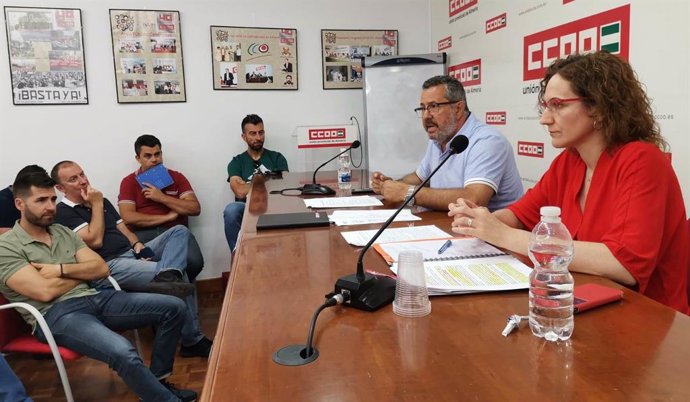 Almería.-CCOO estima en más de 17.000 las horas extra no retribuidas que supondrían 400 nuevos puestos de trabajo