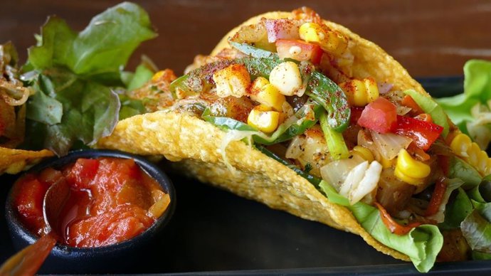 Reparten tacos gratis en un restaurante mexicano para consolar a todos los usuarios de Huawei