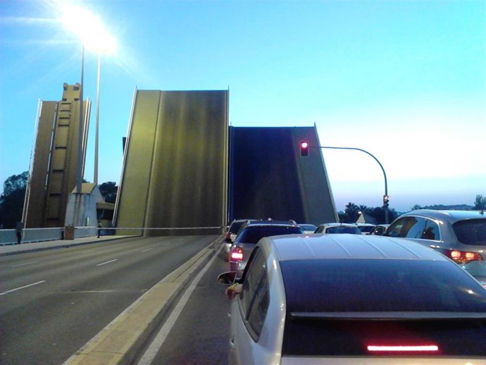 Sevilla.- Puertos.- Turismo.-El Puerto reduce dos aperturas extraordinarias del Puente de las Delicias en esta feria