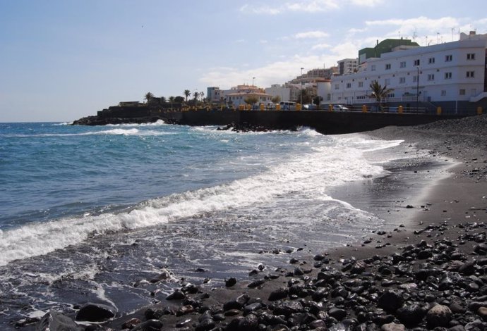 Sucesos.- Salvan de morir ahogado a un hombre en Las Caletillas (Tenerife)