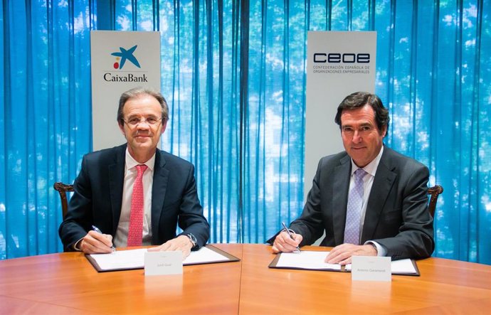 Economía/Finanzas.- CaixaBank y CEOE firman una línea de financiación a empresas de 20.000 millones para 2019-2020