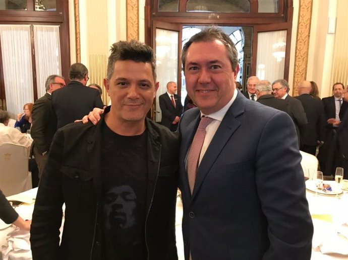 Sevilla.- El pediatra Gómez de Terreros será hijo predilecto de Sevilla y Alejandro Sanz y Aurora León hijos adoptivos