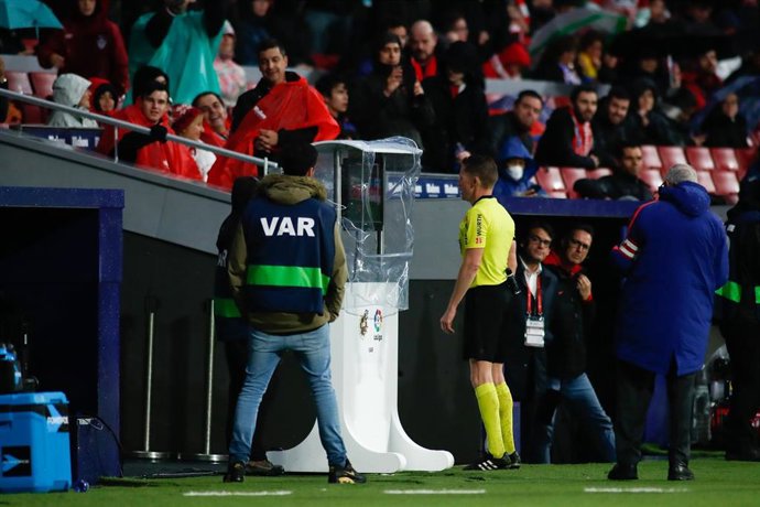 Fútbol.- El VAR se usará en la segunda división alemana la próxima temporada