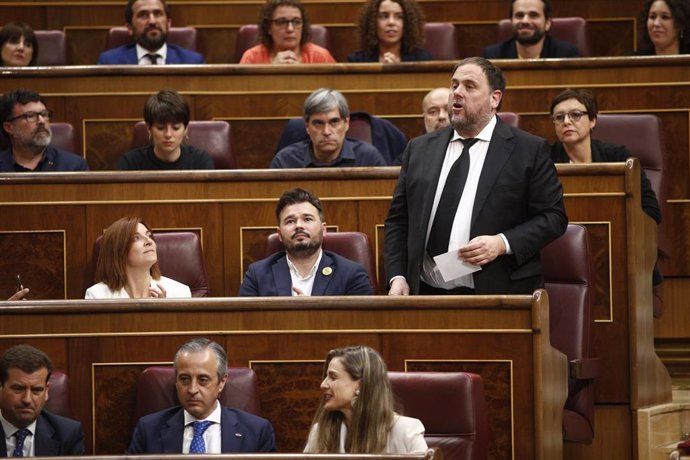 Rivera acusa al PSOE de mantener la "humillación" a los españoles retrasando la 