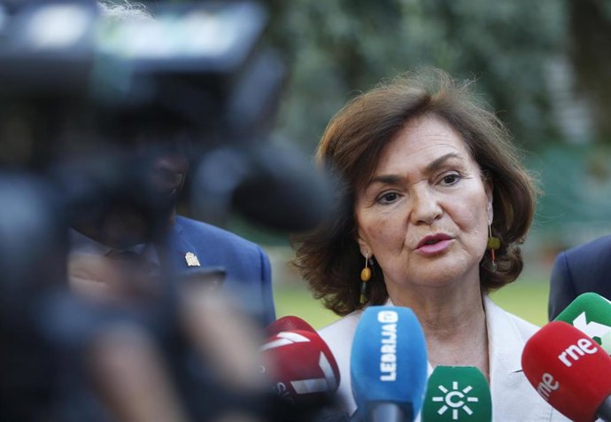 La vicepresidenta del Gobierno en funciones, Carmen Calvo, preside la entrega de condecoraciones que otorga la Diputación Provincial