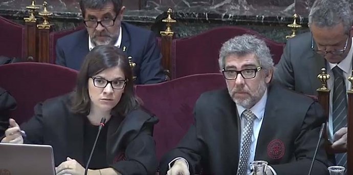Las defensas muestran al tribunal la contundencia con la que actuó la Policía en