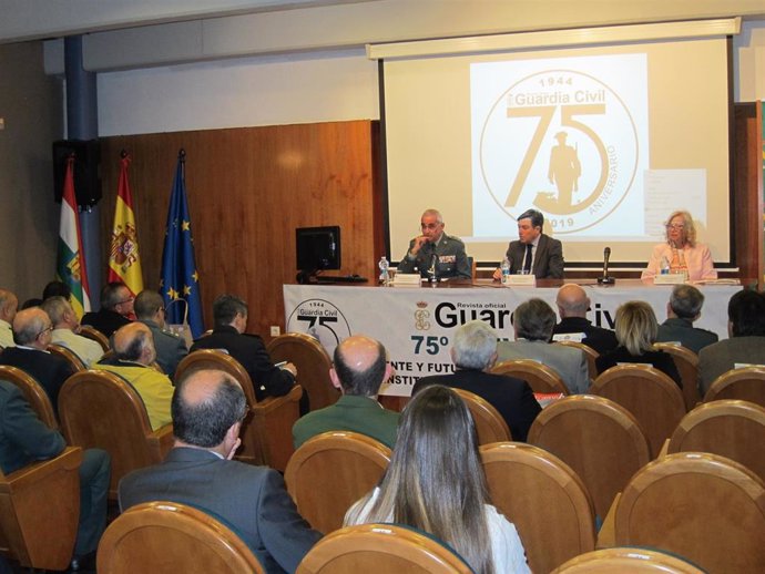 La Guardia Civil celebra el 75 aniversario de su revista oficial que acerca "la figura del cuerpo a la ciudadanía"
