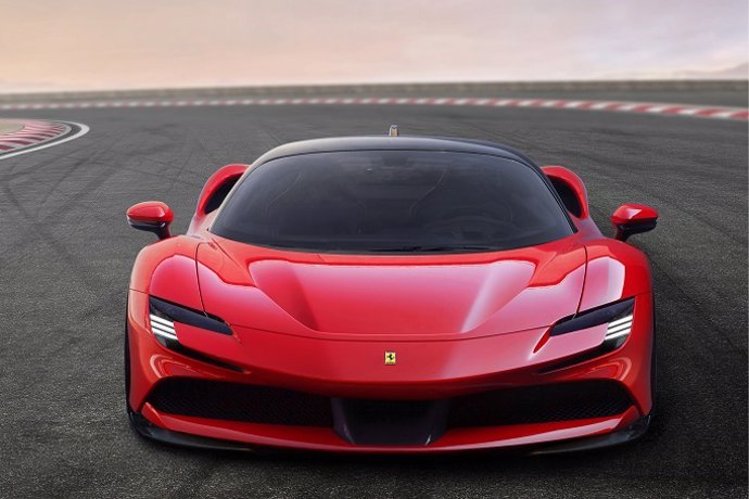 Economía/Motor.- Ferrari presenta su primer híbrido enchufable, con 1.000 caballos y tracción integral