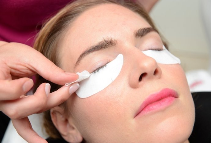 El 'lifting' de pestañas naturales se abre paso en los centros de belleza