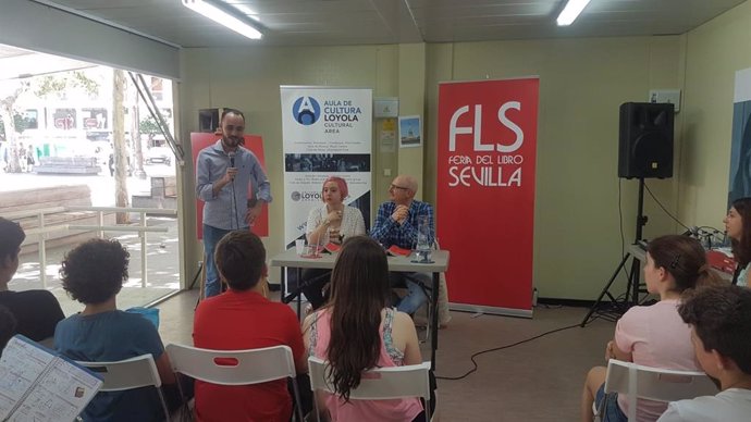Sevilla.- Más de 300 jóvenes de la provincia participan en los encuentros con autores de la Feria del Libro de Sevilla