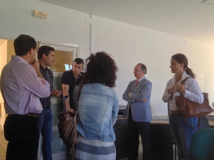 Huelva.- El delegado de la Junta visita la obra del CADE de Cortegana tras la reparación de las cubiertas del edificio