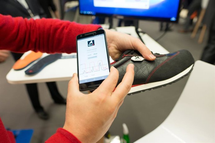 El aprendizaje automático y los sensores se usan en las plantillas inteligentes para reducir la tensión en la espalda