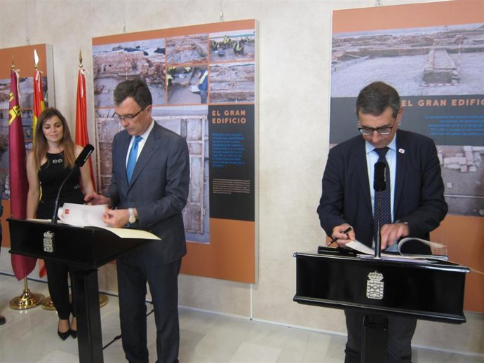 Una quincena de estudios de arquitectura se interesan por la puesta en valor del yacimiento de San Esteban