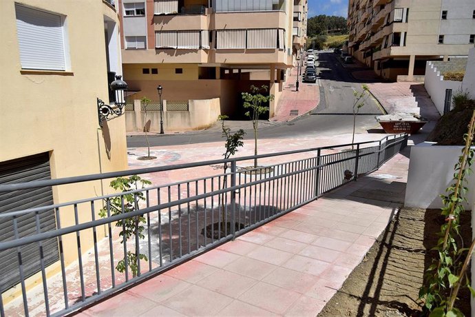 Málaga.- El Ayuntamiento de Estepona concluye la construcción de una plaza pública en la barriada 'Mar y Sierra'