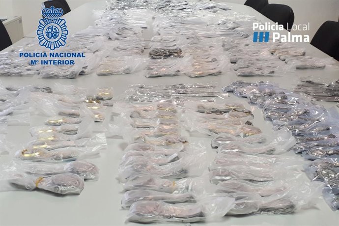 La Policía Local Y La Policía Nacional Detienen A Dos Personas Por Un Delito Contra La Propiedad Industrial