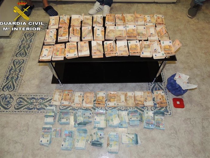 Guardia Civil Remitiendo Notas De Prensa