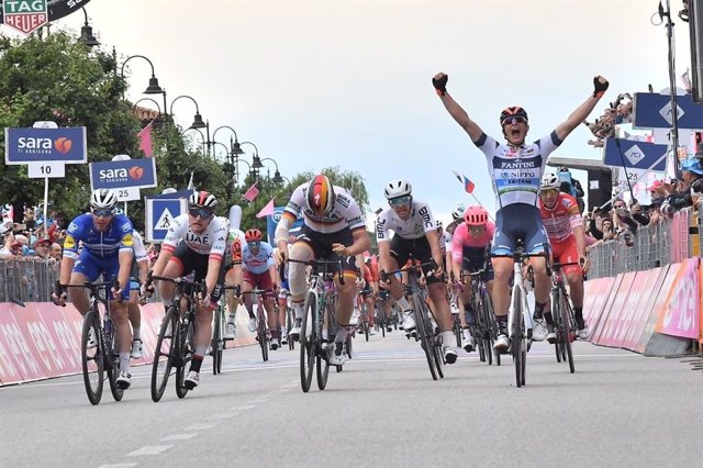 AV.- Ciclismo/Giro.- El italiano Cima (Nippo Vini Fantini) frustra la última oportunidad para los esprinters en el Giro