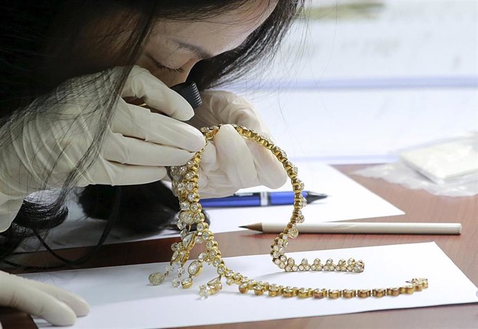 Filipinas.- El Gobierno filipino autoriza la venta de las joyas de Imelda Marcos