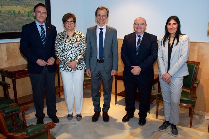El ministro Pedro Duque almuerza con el nuevo presidente de los rectores españoles para "conocerse"