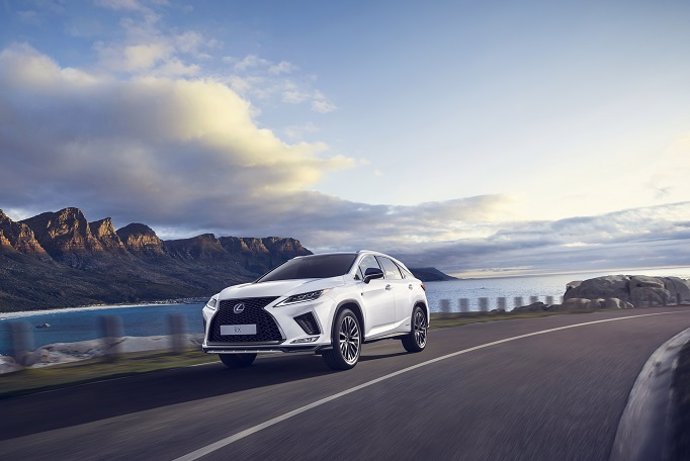 Economía/Motor.- Lexus desvela el nuevo RX 450h, que tendrá versión de siete plazas