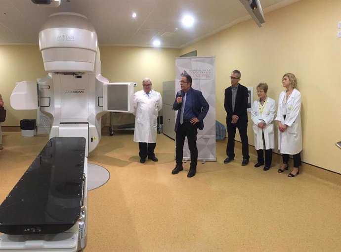 El Hospital de Sant Pau inaugura uno de los tres aparatos de radioterapia donados por Amancio Ortega