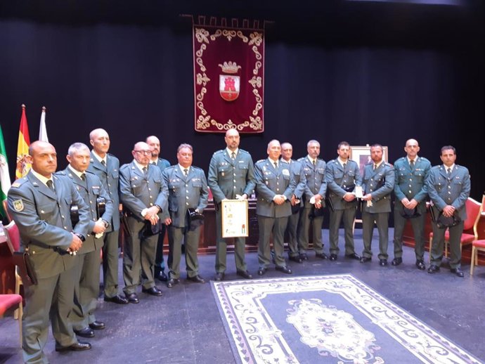 Cádiz.- Guardia Civil recoge la Medalla de Oro de San Roque dedicándola al agente fallecido en Los Barrios