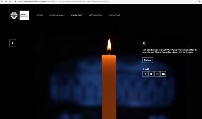 Encienden una vela virtual en la Catedral de Santiago de Compostela para que Carmena continúe como alcaldesa