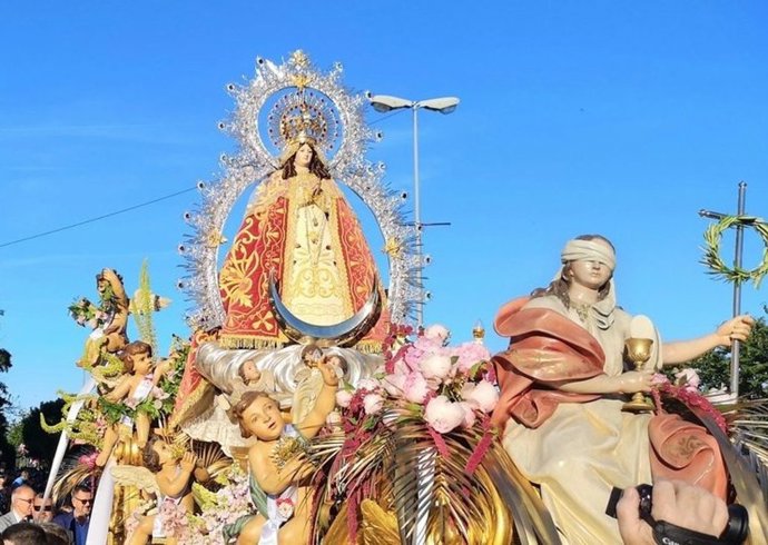Getafe.- Unas 40.000 personas asisten a la bajada de la Virgen de Los Ángeles