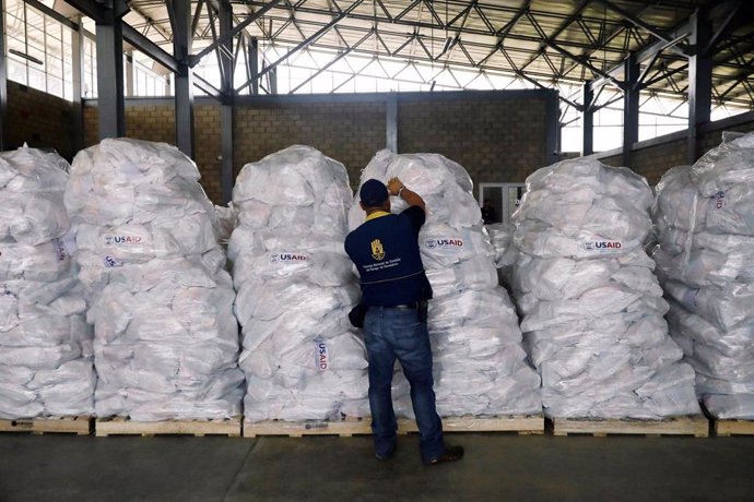 Venezuela afirma que recibirá casi 100 contenedores de medicamentos mensuales hasta final de año desde Rusia y China