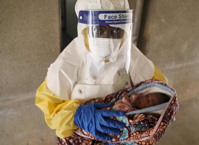 RDCongo.- MSF alerta de que la respuesta al ébola en RDC no logra poner bajo control el brote tras siete meses