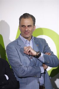 Vox insiste en que no van a "imponer puestos ni candidatos" en Madrid pero quiere que PP y Cs se sienten con ellos