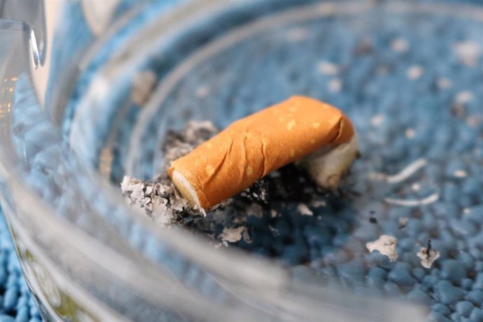 La Unión de Consumidores incide en que un fumador tiene una esperanza de vida 10 años menor que un no fumador