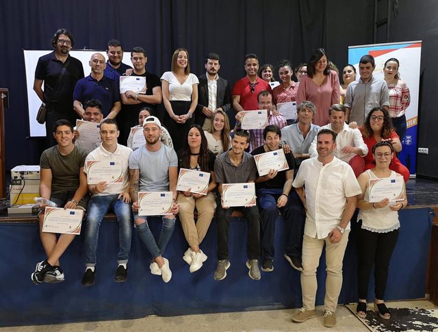 CádizAlDía.-Más de 20 personas finalizan dos itinerarios de formación profesional del programa Dipujoven en Barbate
