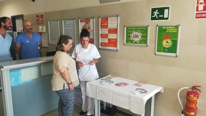 Málaga.-Hospitales Costa del Sol y Benalmádena realizan una campaña para  concienciar de importancia de dejar de fumar