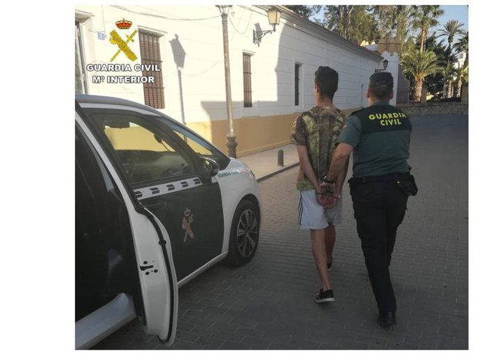 Alicante.- Sucesos.- Tres detenidos por una pelea en Benejúzar en la que rompieron la clavícula a un policía local