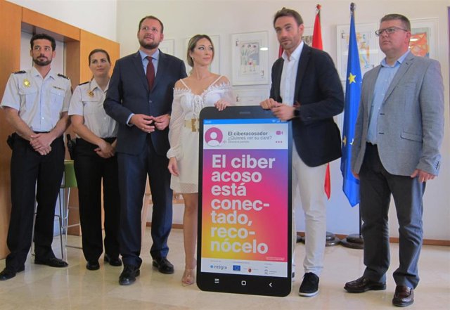 La Policía Nacional advierte que "jamás" se debe compartir un vídeo que implique ciberacoso porque es delito