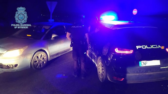 Sevilla.- Sucesos.- Detenido un conductor en Dos Hermanas tras eludir un control e intentar arrollar a los agentes