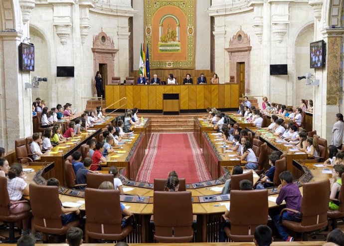 Niños de toda Andalucía simulan un Pleno en el Parlamento dentro del programa 'Abraza tus valores' de Aldeas Infantiles