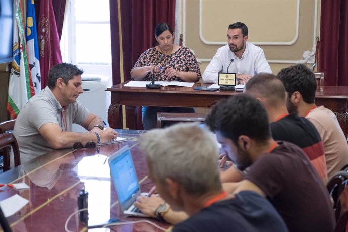 Cádiz.- Junta de Gobierno local aprueba encender focos del Paseo Marítimo para desarrollar pruebas y eventos deportivos