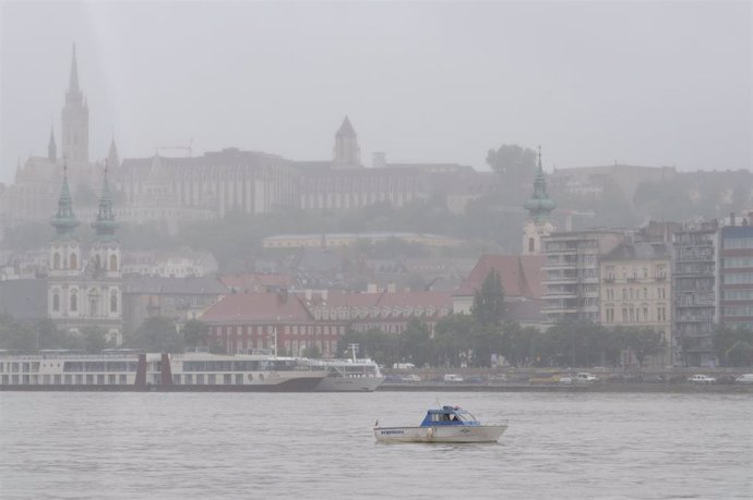Tourist boat sinks on Danube